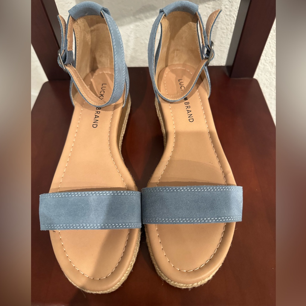 Brand New Lucky Brand Sandal In Blue Size 7